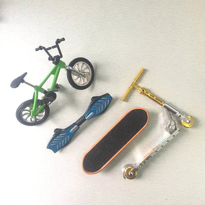 Finger Scooter Mini Finger Skateboarding PlasticFingerboard Toys Skate Boarding Classic Chic Game Boys Desk Toys For Kids Gifts