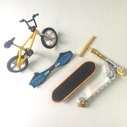 Finger Scooter Mini Finger Skateboarding PlasticFingerboard Toys Skate Boarding Classic Chic Game Boys Desk Toys For Kids Gifts