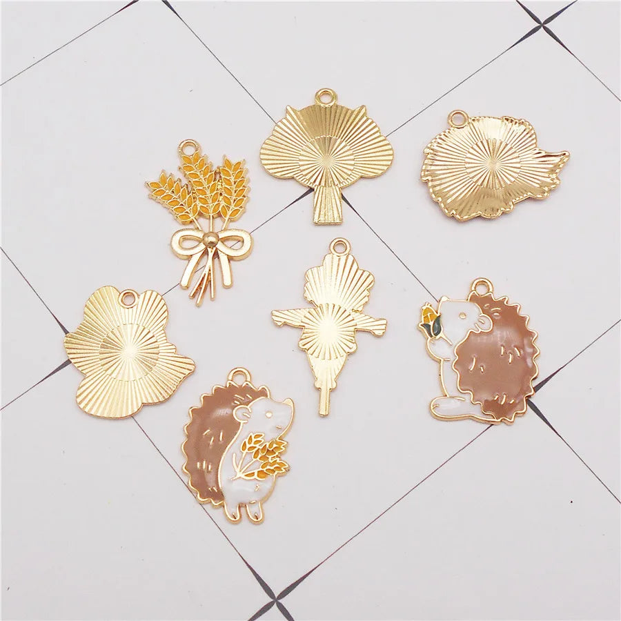 7PCS Enamel Autumn Harvest Charms Mixed Alloy Maple Tree Wheat Hedgehog Fox Scarecrow Thanksgiving Day Pendant Jewelry Accessory